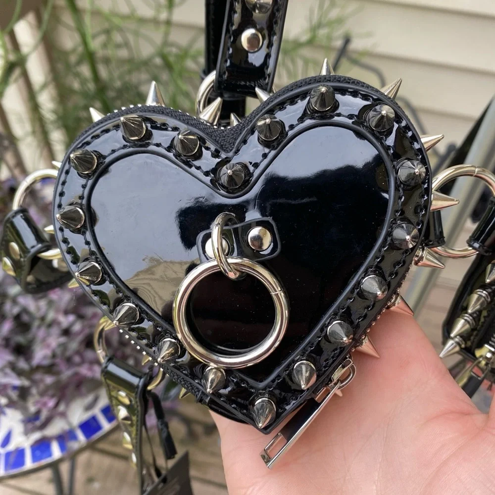 Widow Black Heart Studded Harness - Picture 3 of 3